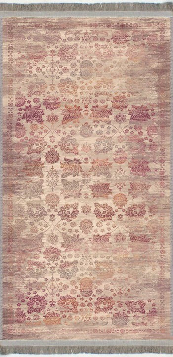 Alfombra vintage 'Rose' sobre un fondo blanco, destacando su elegante diseño con motivos florales y geométricos en tonos crema, rosas suaves y rojos intensos. Aporta sofisticación y carácter a cualquier espacio, y es lavable en lavadora.