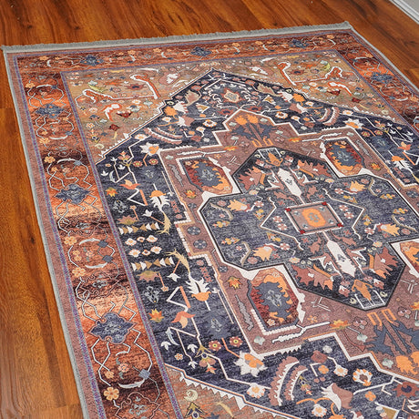 Esquina de la alfombra 'Feliz', mostrando el detalle de su diseño que combina sofisticación con funcionalidad. Este toque elegante es ideal para mejorar cualquier espacio con su carácter y belleza duradera, convirtiéndolo en un lugar perfecto para el descanso y la contemplación. Lavable en lavadora, base antideslizante, sin pelusas e hipoalergénica.