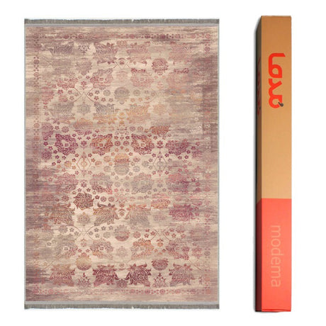 Alfombra vintage 'Rose' sobre un fondo blanco con el embalaje visible en el lado opuesto. El diseño con motivos florales y geométricos en tonos crema, rosas y rojos añade elegancia, y es lavable en lavadora.