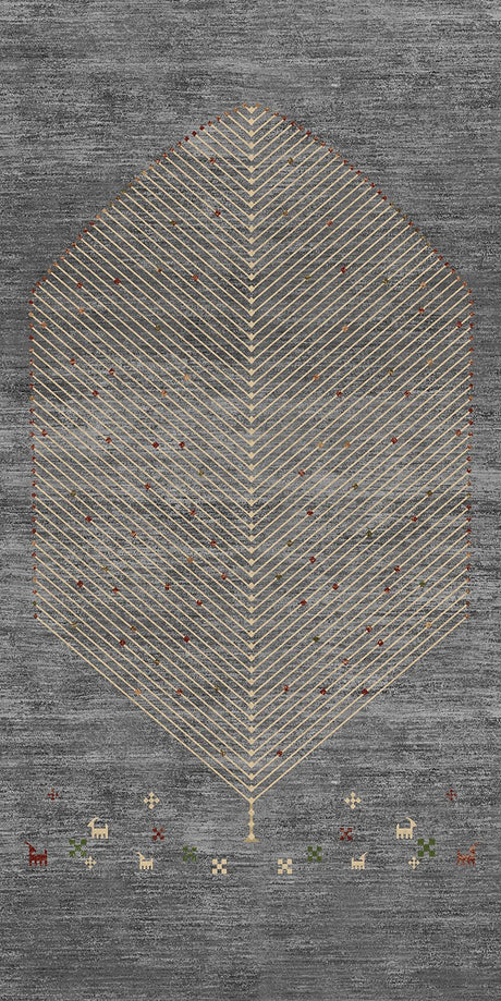 Alfombra oriental 'Cedar' sobre fondo blanco, destacando su diseño único con un árbol central y pequeños animales en el borde, en un tono terroso con detalles contrastantes. Ideal para añadir elegancia y un toque cultural a cualquier hogar. Lavable en lavadora, base antideslizante, sin pelusas e hipoalergénica.